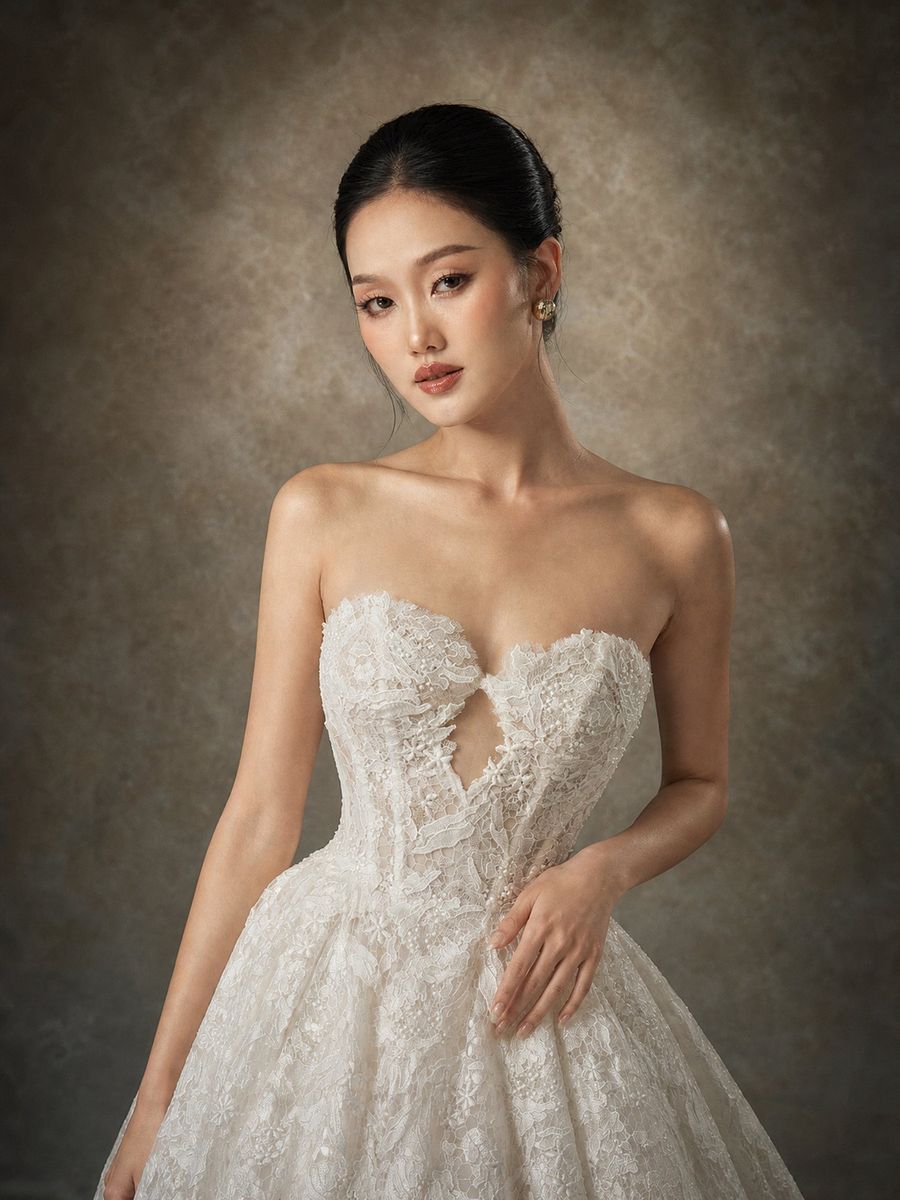 VNCXVT-2501 — Xoè ren cổ V