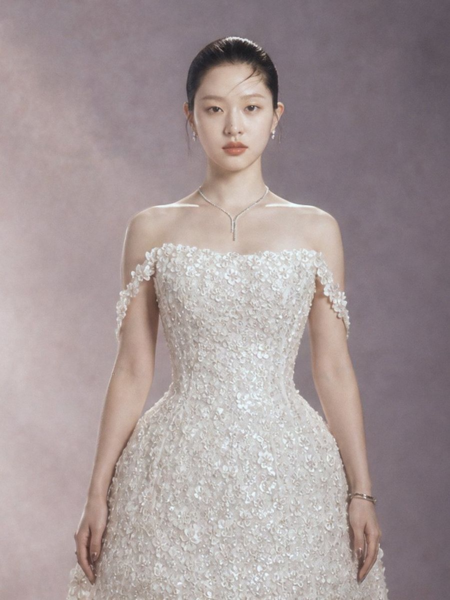 Suông satin xếp vân — VVAP-108 · váy cưới tại Vivian Bridal, TP.HCM