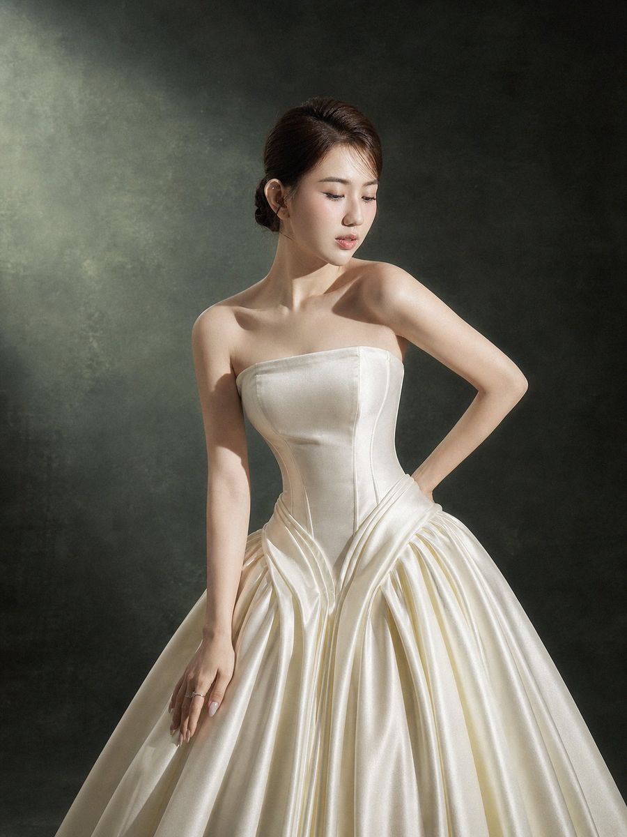 VVAP-143 — Xoè satin cúp ngực