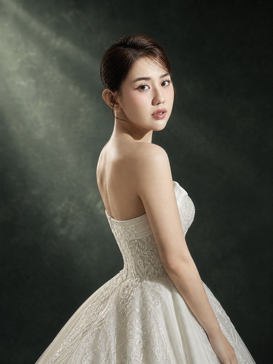 VVAP-144 — Xoè satin phối ren cúp ngực
