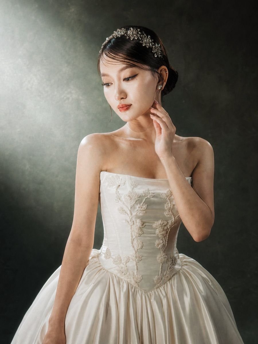 VVAP-154 — Xoè satin cúp ngực