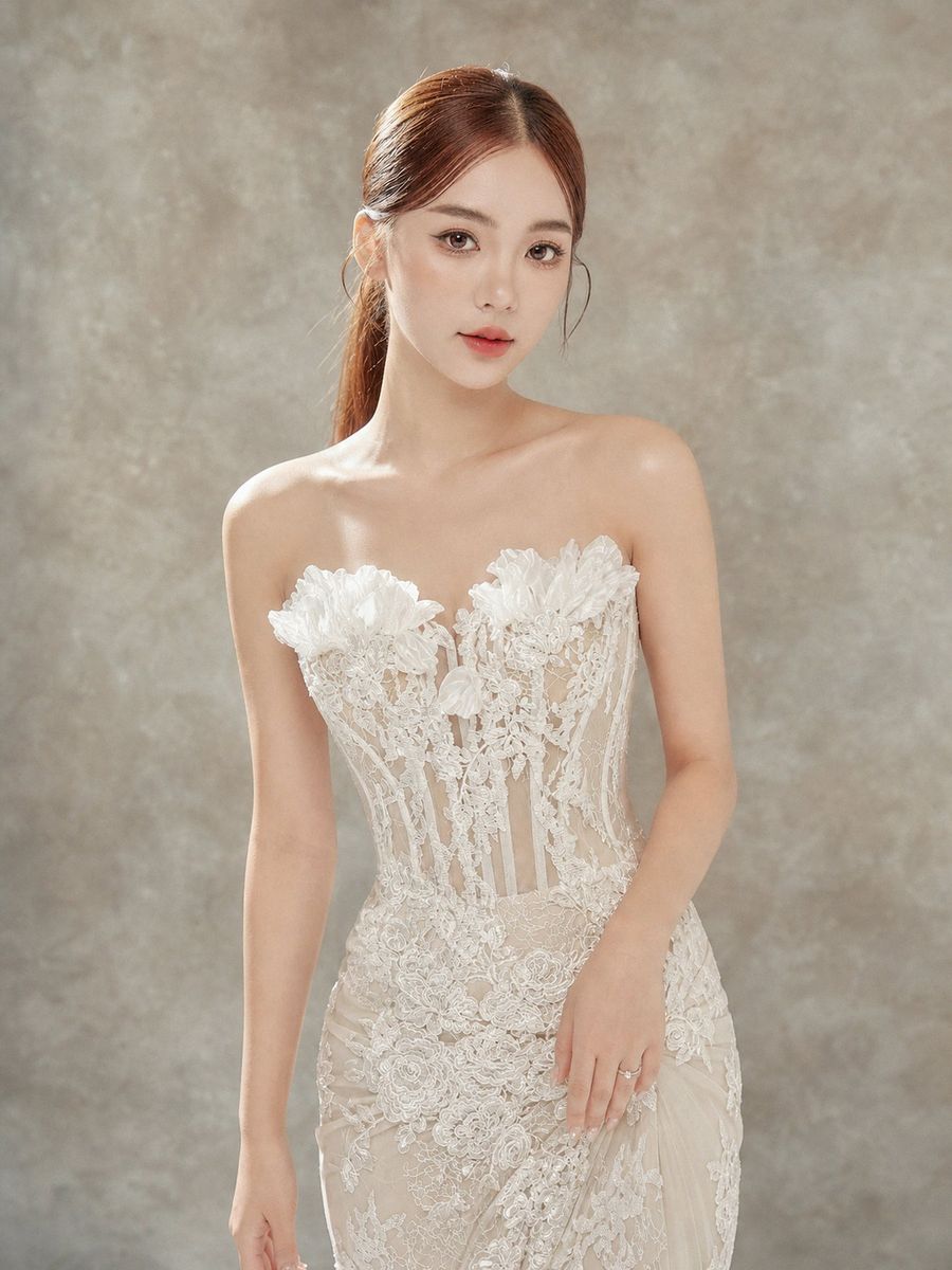 VVAP-82 — Đuôi cá ren trễ vai