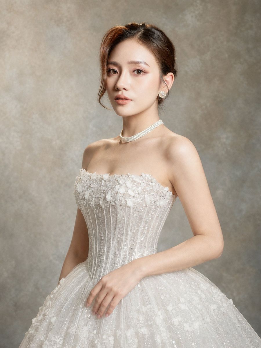 VVSIG-109 — Xoè hoa nổi corset