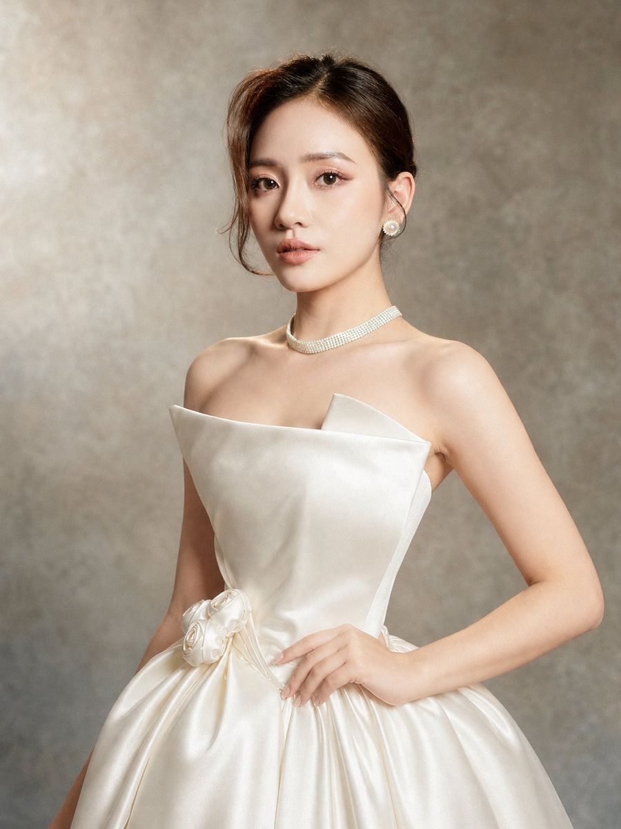 VVSIG-67 — Xoè satin vạt chéo