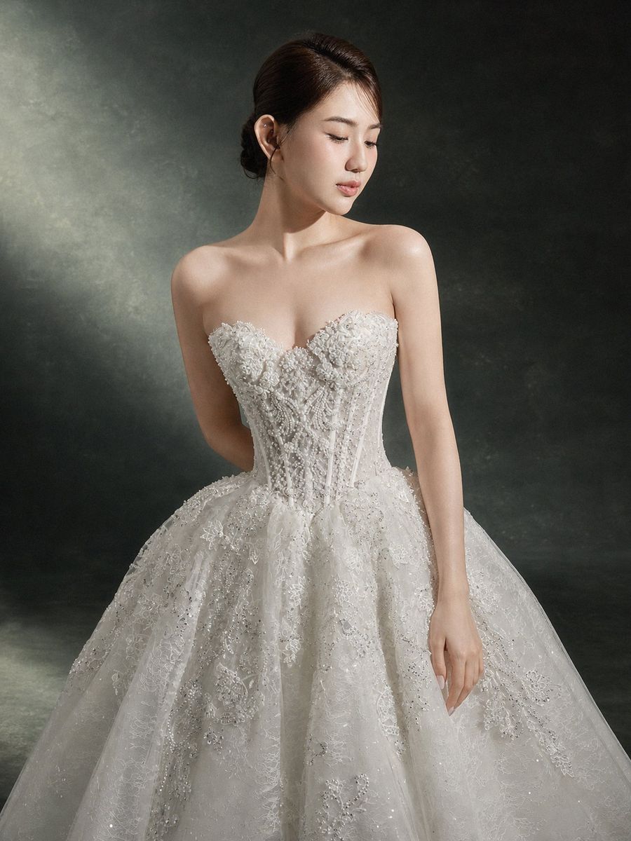 VVSIG-84 — xoè ren đính kết cúp ngực kèm vòng cổ