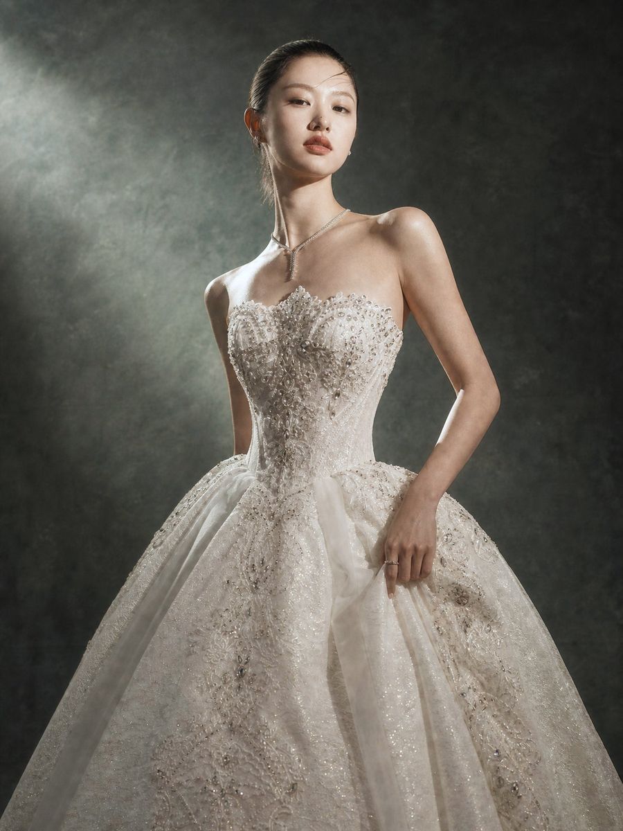 VVSIG-57 — xoè kim tuyến cúp ngực đính kết