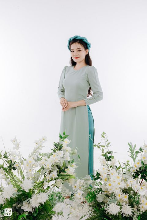 Áo dài bưng quả 01 tại Tony Wedding · Vivian Bridal, 106 Đường 3 Tháng 2 TP.HCM