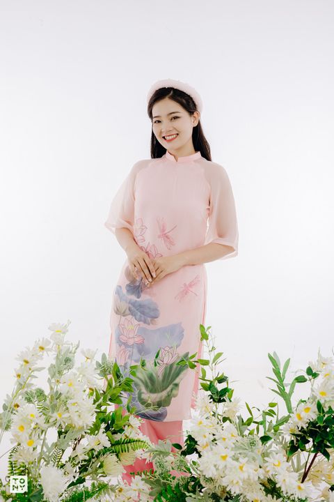 Áo dài bưng quả 02 tại Tony Wedding · Vivian Bridal, 106 Đường 3 Tháng 2 TP.HCM
