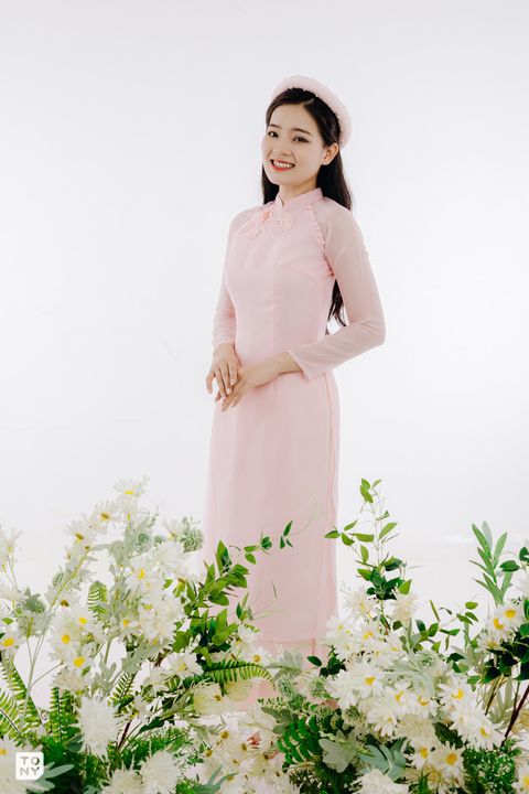 Áo dài bưng quả 05 tại Tony Wedding · Vivian Bridal, 106 Đường 3 Tháng 2 TP.HCM