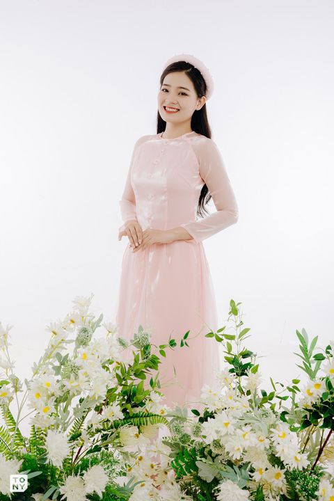 Áo dài bưng quả 06 tại Tony Wedding · Vivian Bridal, 106 Đường 3 Tháng 2 TP.HCM