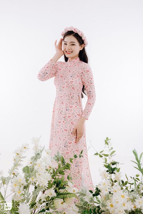 Áo dài bưng quả 08 tại Tony Wedding · Vivian Bridal, 106 Đường 3 Tháng 2 TP.HCM
