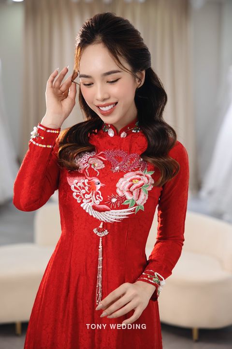 Áo dài cô dâu 41 tại Tony Wedding · Vivian Bridal, 106 Đường 3 Tháng 2 TP.HCM