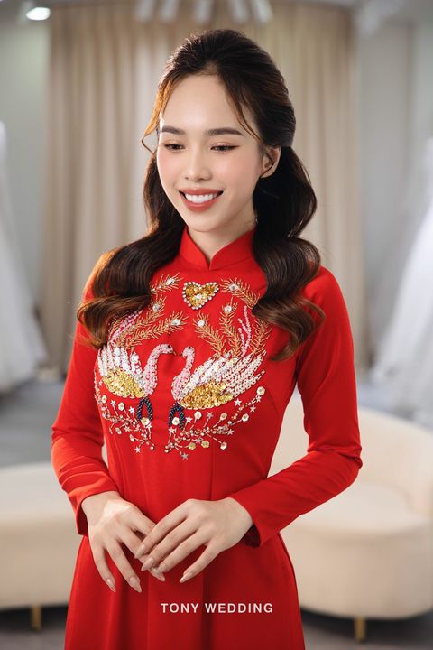 Áo dài cô dâu 42 tại Tony Wedding · Vivian Bridal, 106 Đường 3 Tháng 2 TP.HCM