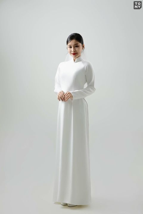 Áo Dài Cô Dâu ADCD 1092 tại Tony Wedding · Vivian Bridal, 106 Đường 3 Tháng 2 TP.HCM