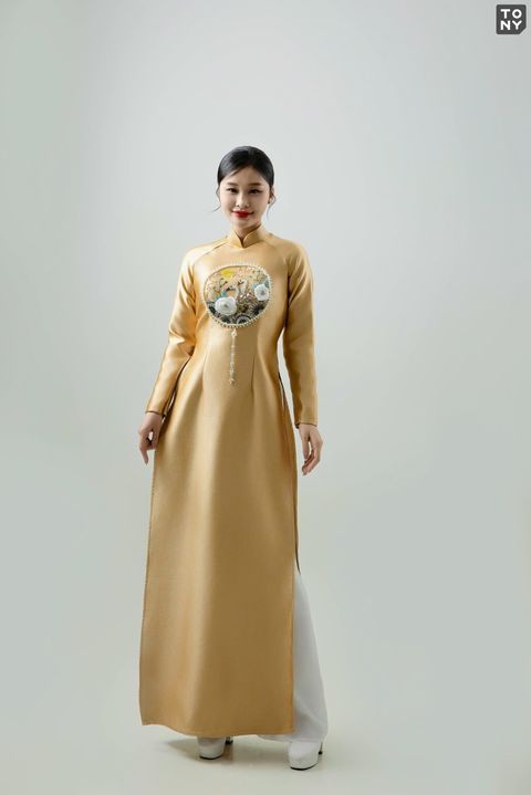 Áo Dài Cô Dâu ADCD 43 tại Tony Wedding · Vivian Bridal, 106 Đường 3 Tháng 2 TP.HCM