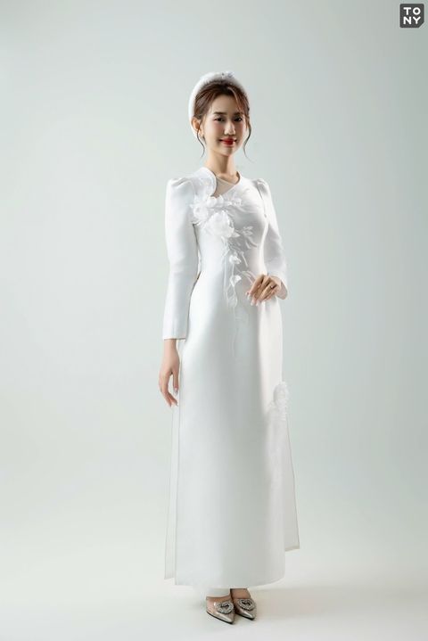 Áo dài cô dâu ADCD 959 tại Tony Wedding · Vivian Bridal, 106 Đường 3 Tháng 2 TP.HCM