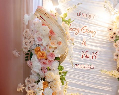 Trang trí gia tiên HOA LỤA CƠ BẢN 07 MỘC NHIÊN tại Tony Wedding · Vivian Bridal, 106 Đường 3 Tháng 2 TP.HCM