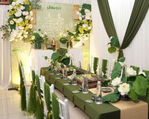 Trang trí gia tiên HOA LỤA CƠ BẢN 16 LIÊN HÀ tại Tony Wedding · Vivian Bridal, 106 Đường 3 Tháng 2 TP.HCM