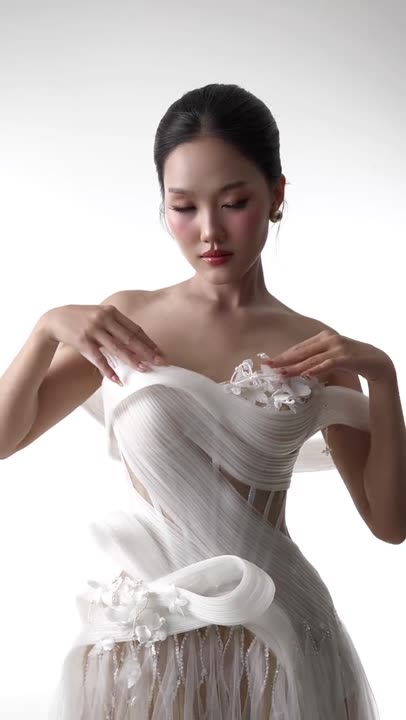 Váy cưới, khi chuyển động