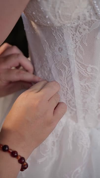 Váy cưới, khi chuyển động