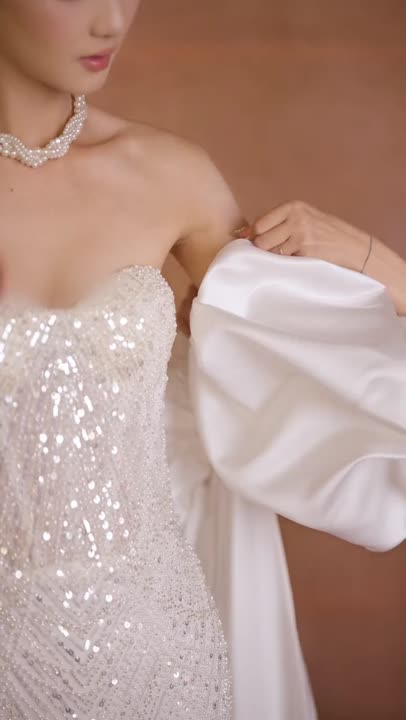 Váy cưới, khi chuyển động