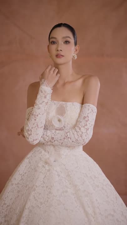 Váy cưới, khi chuyển động