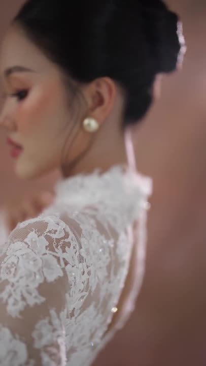Váy cưới, khi chuyển động