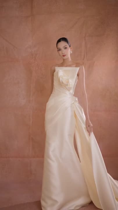 Váy cưới, khi chuyển động