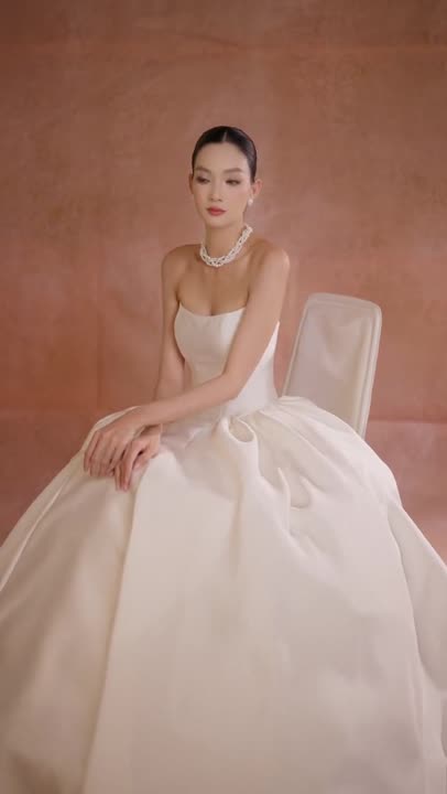 Váy cưới, khi chuyển động