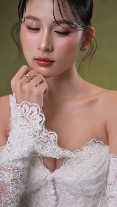 Váy cưới, khi chuyển động